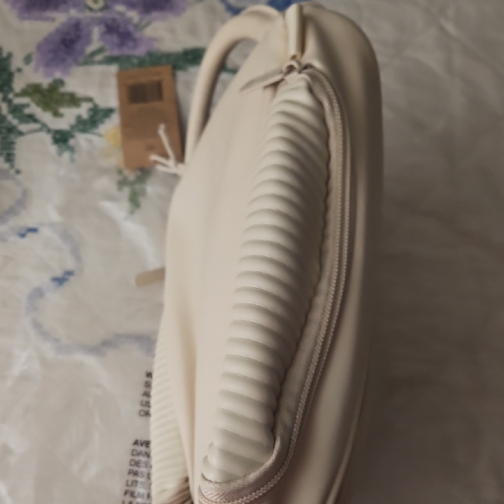 DEZI Ivory Textured Backpack - Picture 6 of 6
